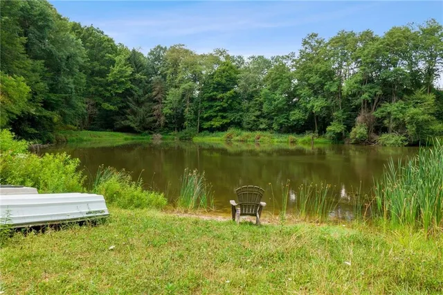 $550,000 | 186 Lake Rd Lane, Rockwood, PA 15557