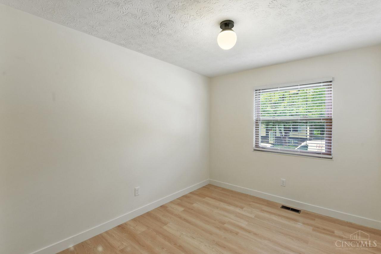 4787 Timberknoll Road Cincinnati, OH 45244 - Photo 25 of 43 Gallery Image 25
