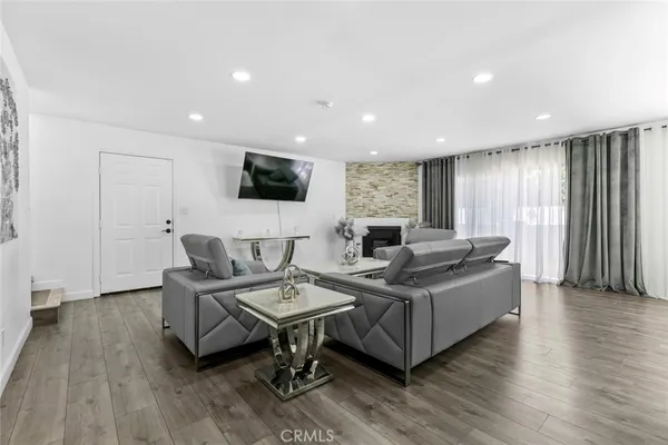 $670,000 | 8801 Cedros Avenue, Unit 7, Panorama City, CA 91402