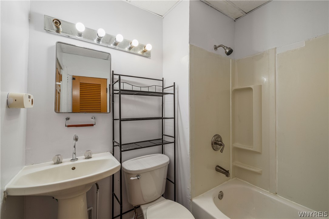 109 Spaulding Street Buffalo, NY 14220 - Photo 7 of 11