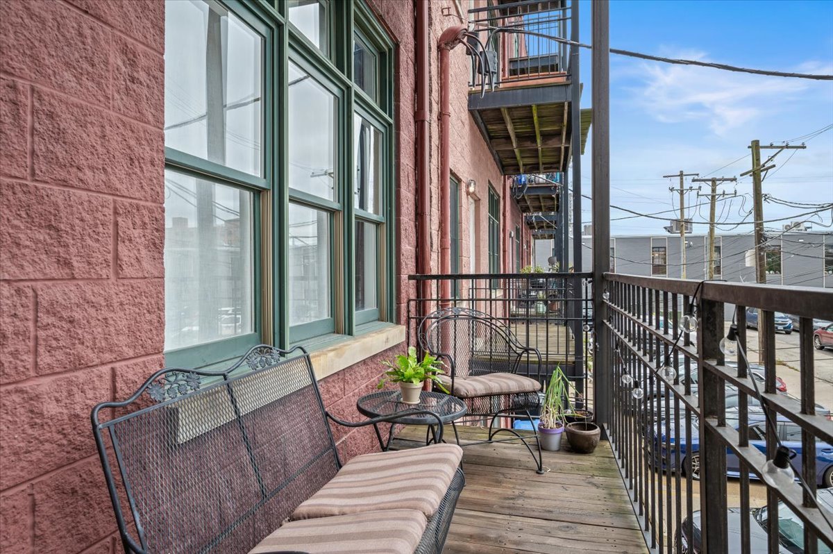428 North Noble Street, Unit 2 Chicago, IL 60642 - Photo 19 of 20 a view of a balcony with couch