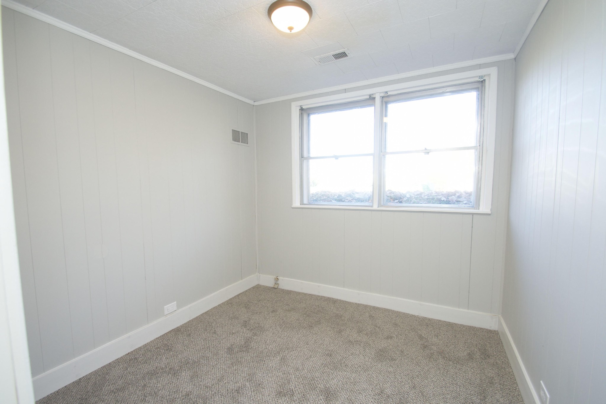 102 Goucher Circle Oak Ridge, TN 37830 - Photo 31 of 37 an empty room with a window