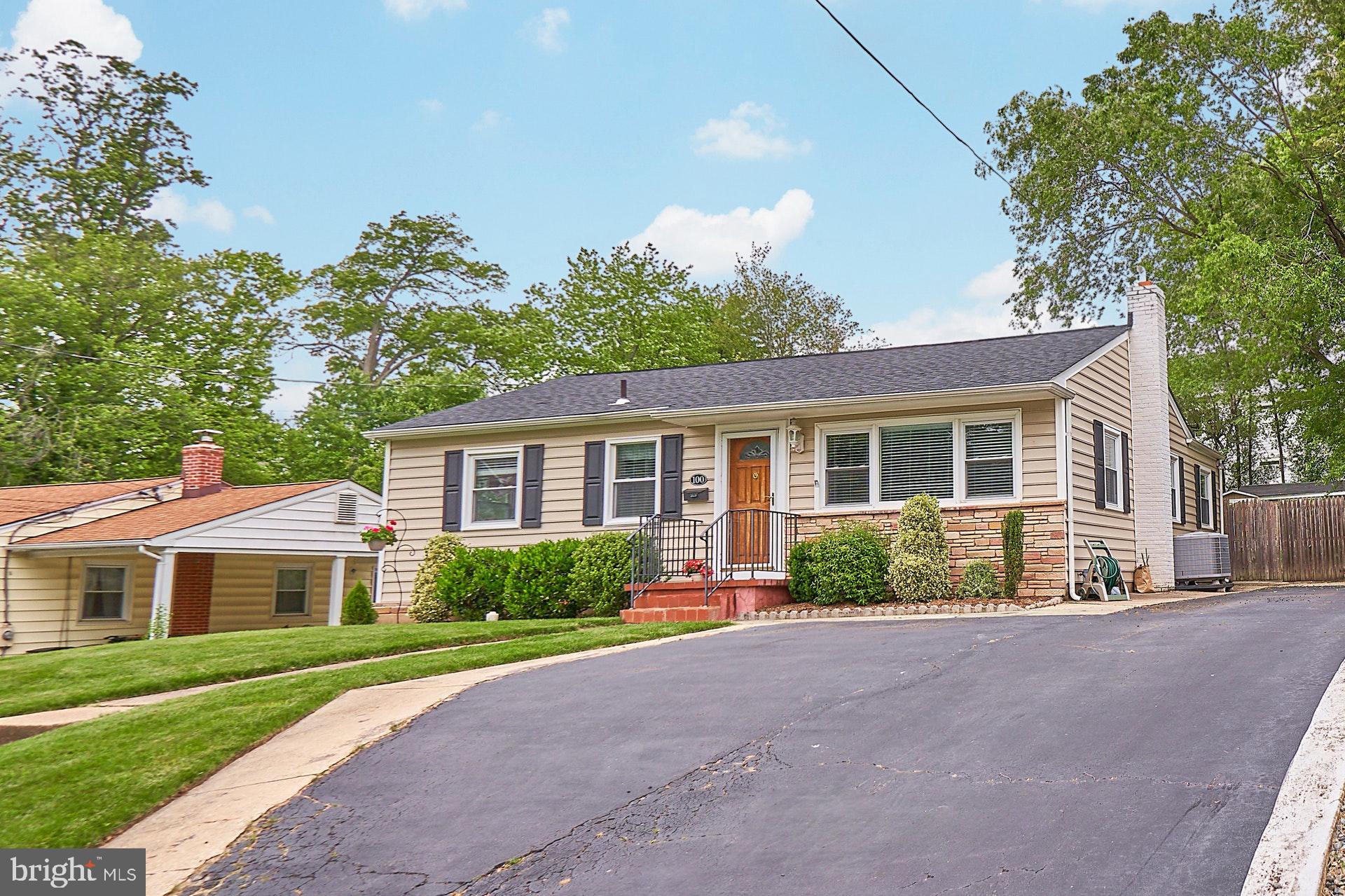 Welcome home to 100 Tapawingo Rd SE