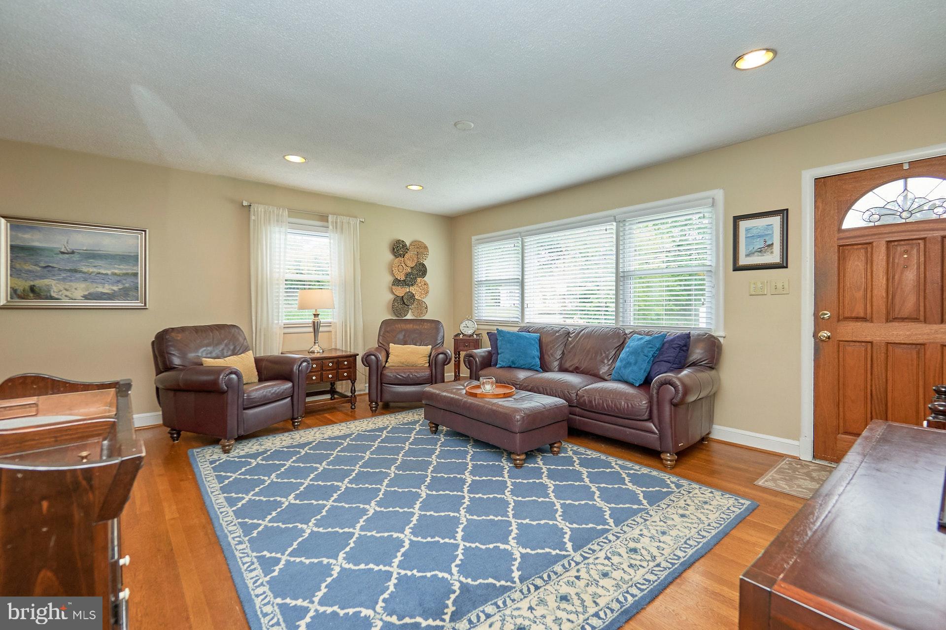 100 Tapawingo Road Southeast Vienna, VA 22180 - Photo 3 of 37