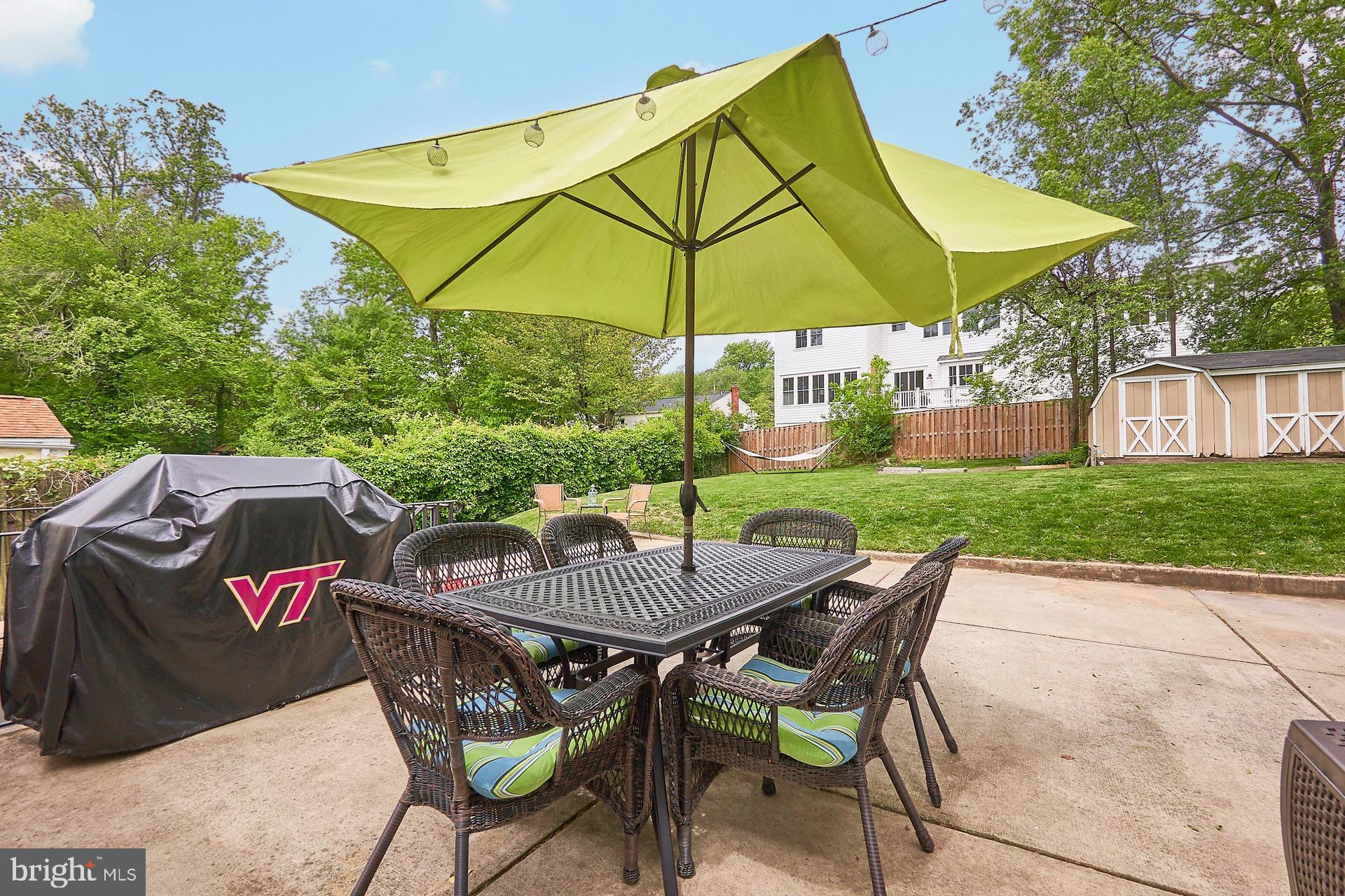100 Tapawingo Road Southeast Vienna, VA 22180 - Photo 23 of 37 Outdoor living spaces