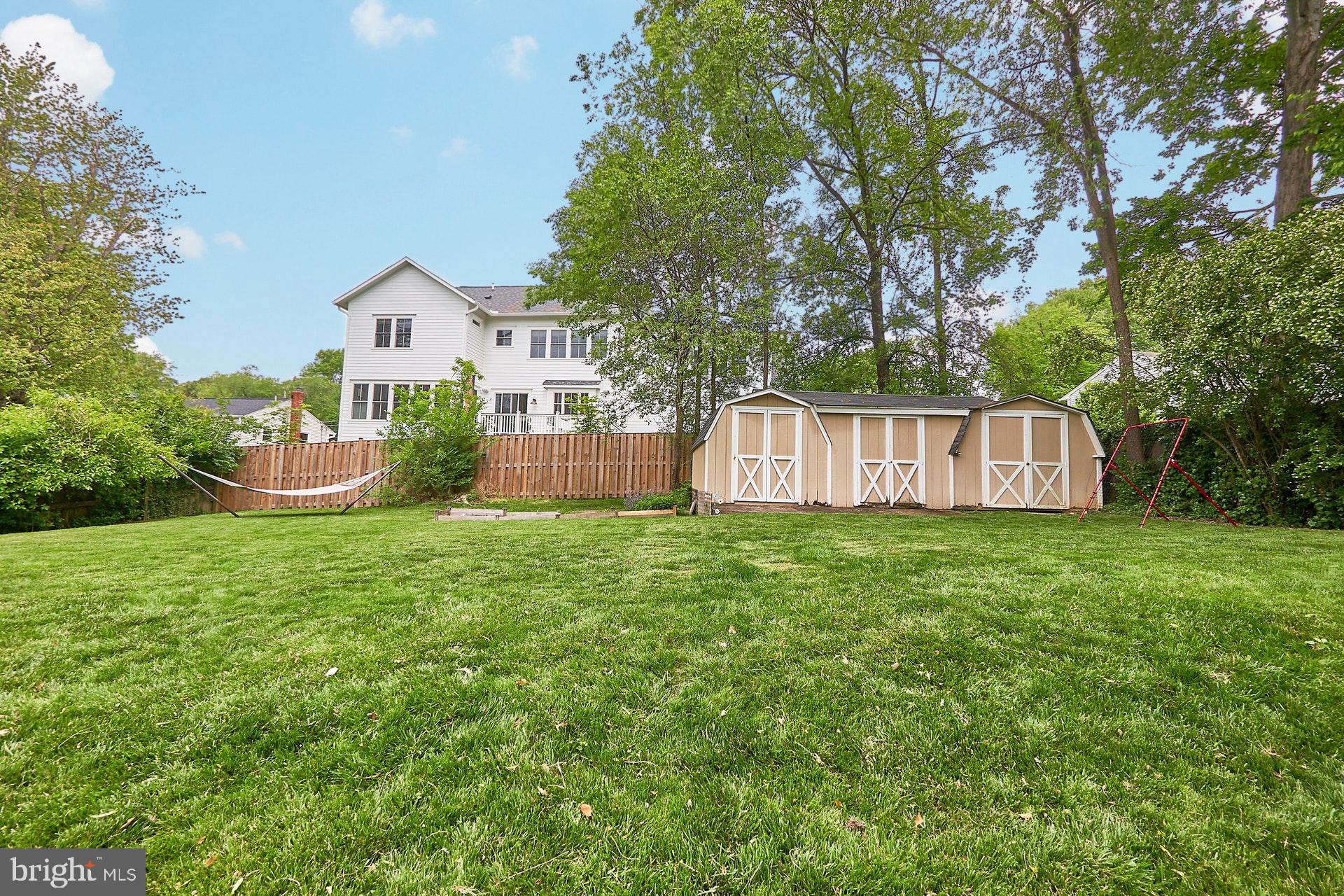 100 Tapawingo Road Southeast Vienna, VA 22180 - Photo 24 of 37 Large backyard