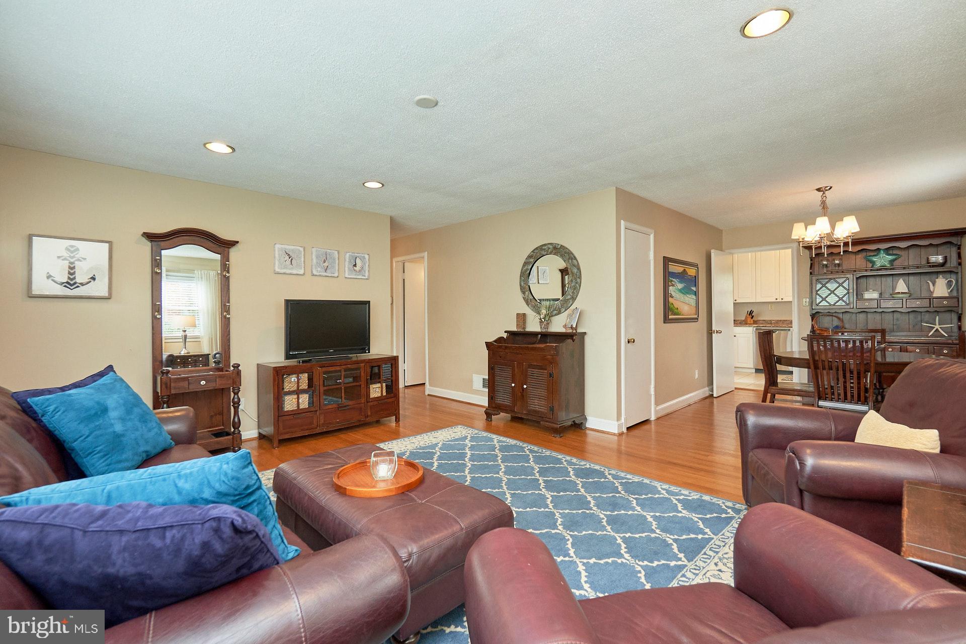 100 Tapawingo Road Southeast Vienna, VA 22180 - Photo 4 of 37