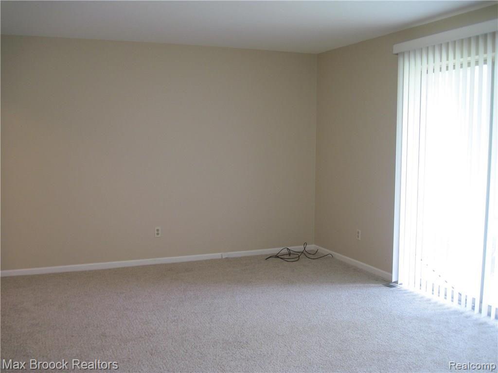 29602 Middlebelt Road, Unit 1804 Farmington, MI 48334 - Photo 4 of 15 IMG_0003.JPG