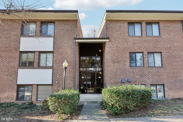 $235,000 | 1410 Northgate Square, Unit 10/1A, Reston, VA 20190