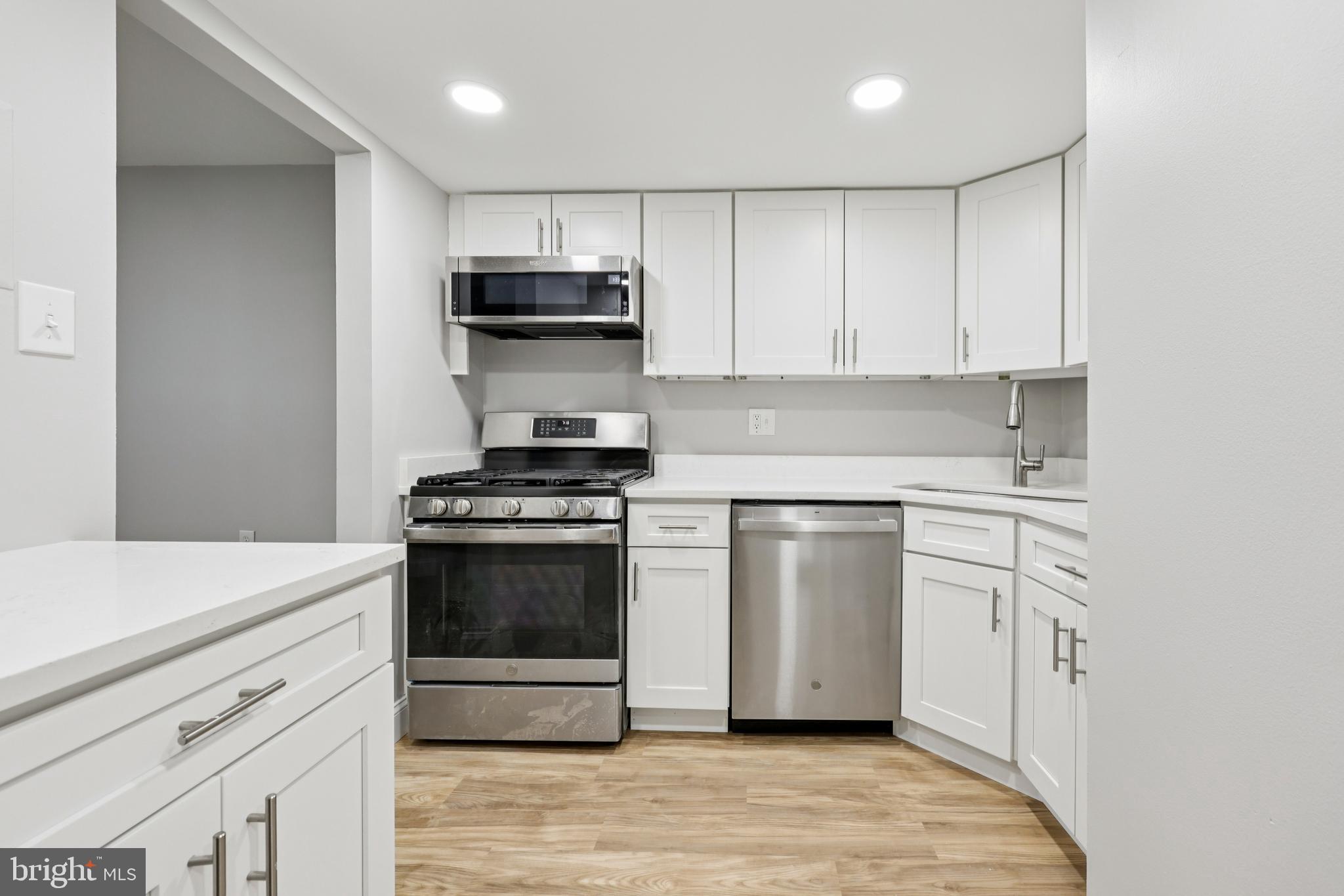 1410 Northgate Square, Unit 10/1A Reston, VA 20190 - Photo 11 of 21 Kitchen