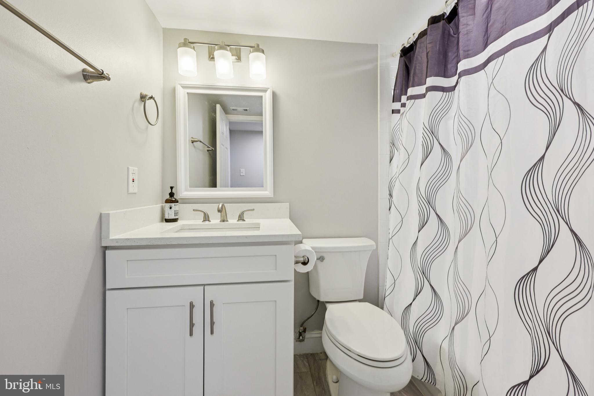 1410 Northgate Square, Unit 10/1A Reston, VA 20190 - Photo 16 of 21 Full Bath