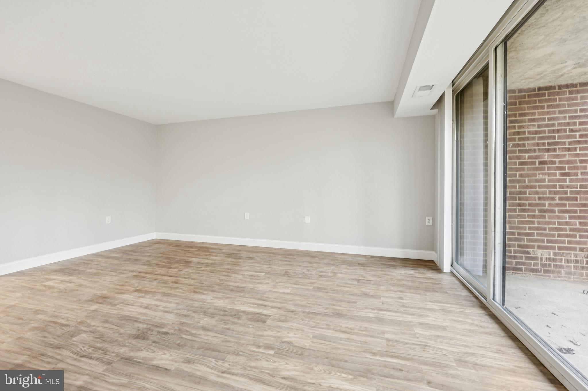 1410 Northgate Square, Unit 10/1A Reston, VA 20190 - Photo 4 of 21 Living Room