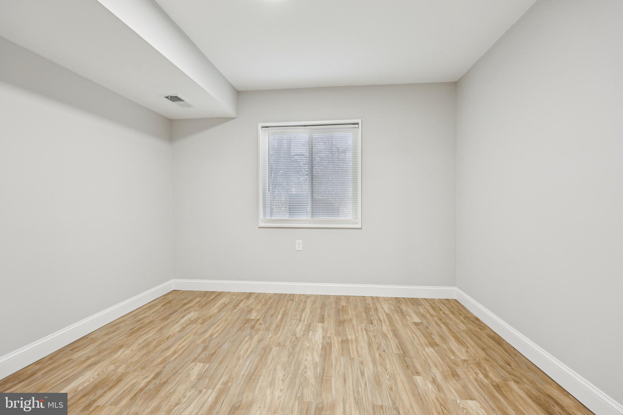 1410 Northgate Square, Unit 10/1A Reston, VA 20190 - Photo 8 of 21 Dining Room