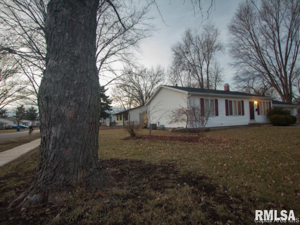 2001 Sudbury Street Springfield, IL 62702 - Photo 7 of 23
