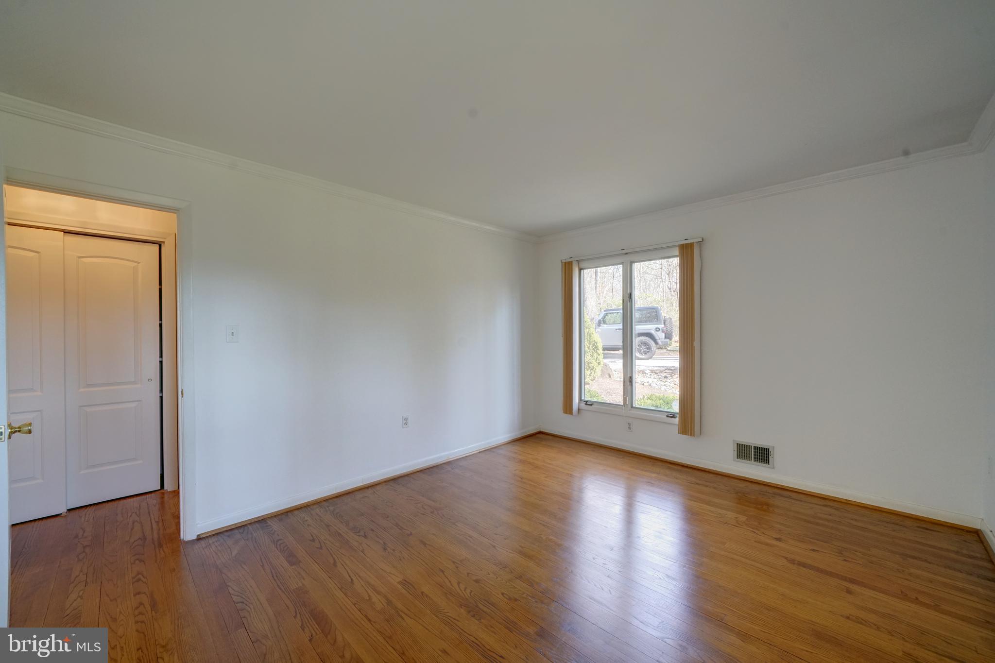 10869 Braeburn Road Columbia, MD 21044 - Photo 40 of 87 Light and airy space