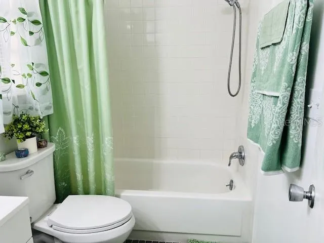 $1,000 | 1100 East Caroline Street, Unit 203, Tavares, FL 32778