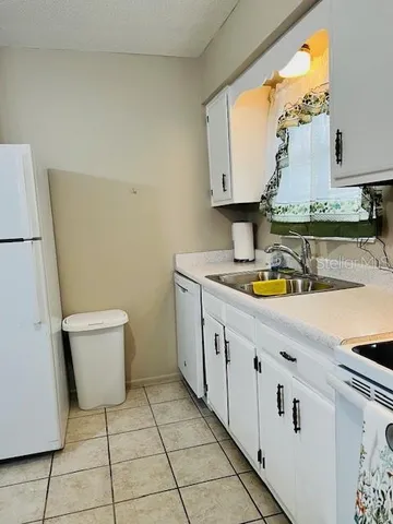 $1,000 | 1100 East Caroline Street, Unit 203, Tavares, FL 32778