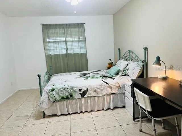 $1,000 | 1100 East Caroline Street, Unit 203, Tavares, FL 32778