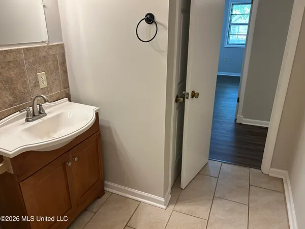 $1,495 | 3464 South Red Banks Road, Byhalia, MS 38611