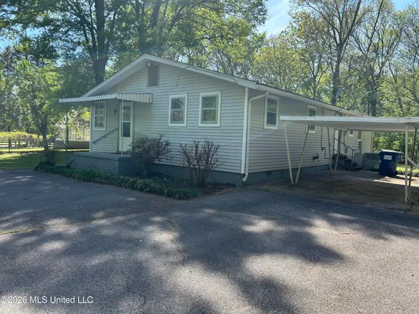 $1,495 | 3464 South Red Banks Road, Byhalia, MS 38611