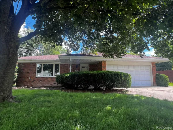 $300,000 | 3582 Paddington Drive, Troy, MI 48084