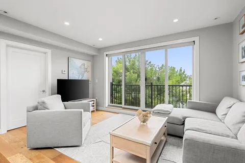 $785,000 | 10 Everett Street, Unit 402, Boston, MA 02128
