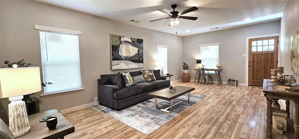 327 East Hull Street Denison, TX 75021 - Photo 5 of 35