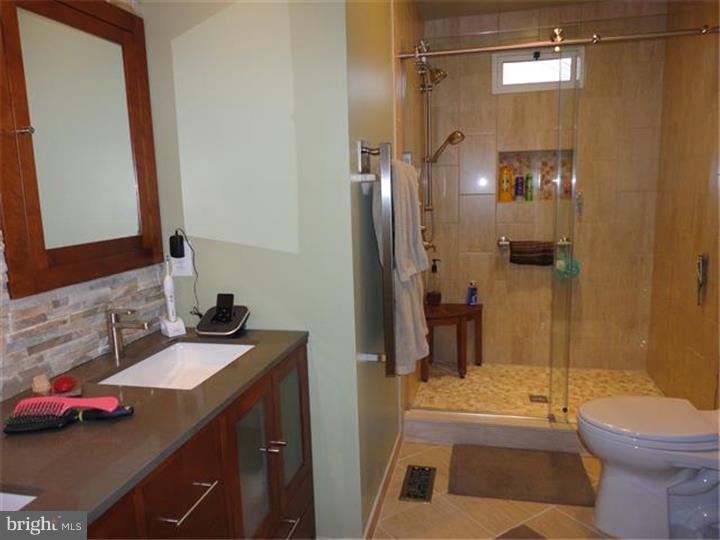 43 Normandy Road Evesham, NJ 08053 - Photo 16 of 25 Bathroom