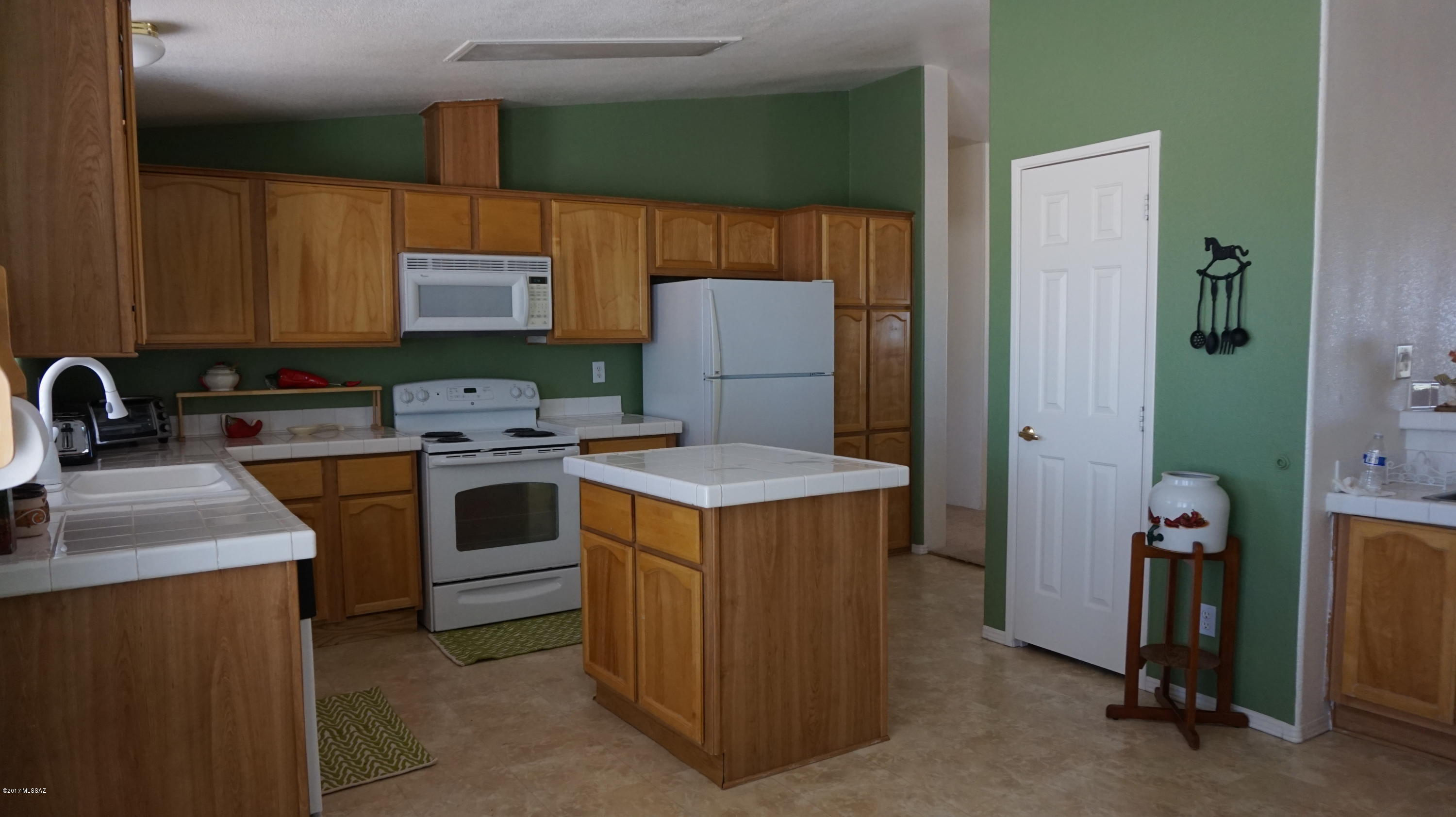 9064 West Snyder Hill Road Tucson, AZ 85735 - Photo 6 of 25