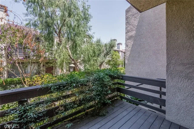 $775,000 | 5711 Owensmouth Avenue, Unit 116, Woodland Hills, CA 91367