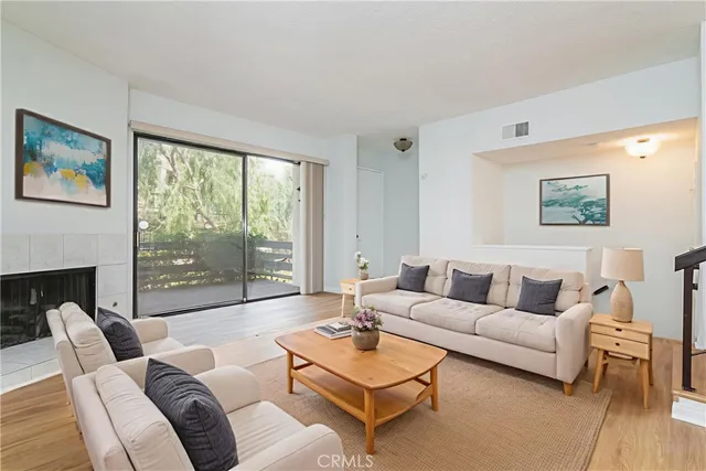 $775,000 | 5711 Owensmouth Avenue, Unit 116, Woodland Hills, CA 91367