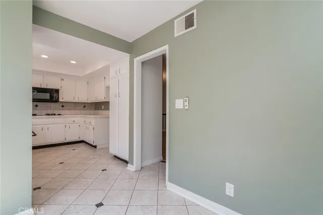 $775,000 | 5711 Owensmouth Avenue, Unit 116, Woodland Hills, CA 91367