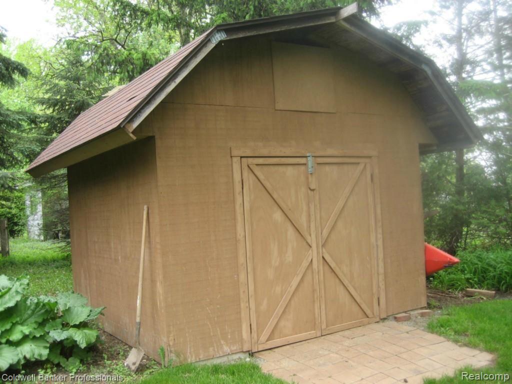 70 Stark Road Rochester, MI 48307 - Photo 33 of 35 Spacious Shed