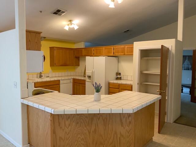 3587 Hugo Road Merlin, OR 97532 - Photo 4 of 19 Kitchen bar