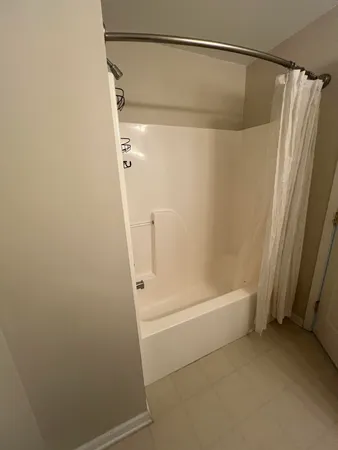 $1,900 | 2782 South Knightsbridge Circle, Ann Arbor, MI 48105