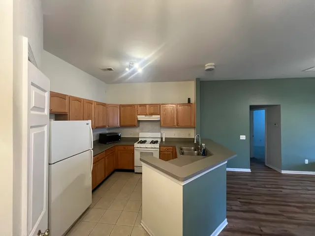 $1,900 | 2782 South Knightsbridge Circle, Ann Arbor, MI 48105