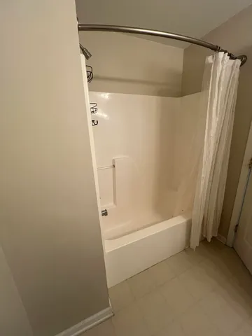 $1,900 | 2782 South Knightsbridge Circle, Ann Arbor, MI 48105