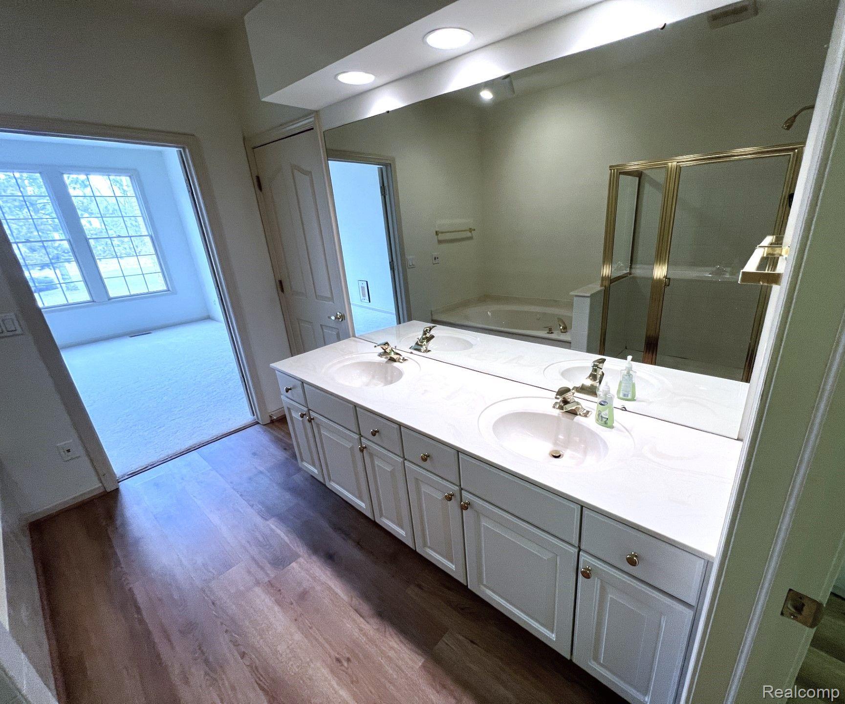 1643 Boulder Court Rochester, MI 48306 - Photo 25 of 52 Double sinks