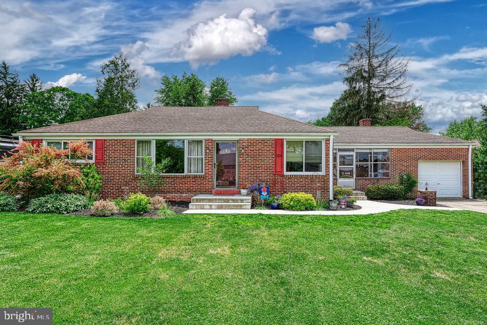 2064 Sycamore Road York, PA 17408 - Photo 1 of 41