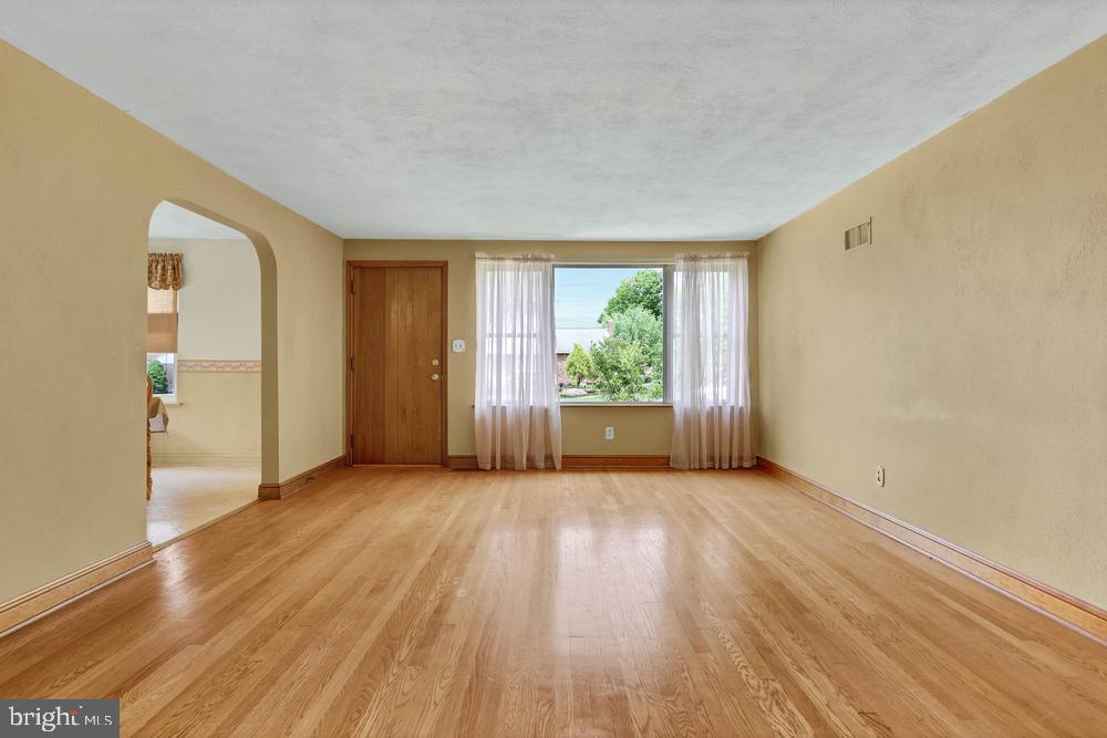 2064 Sycamore Road York, PA 17408 - Photo 15 of 41