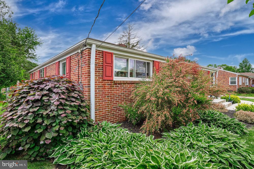 2064 Sycamore Road York, PA 17408 - Photo 5 of 41