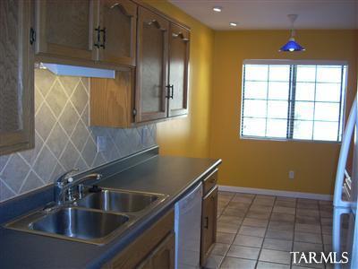 1200 East River Road, Unit B16 Tucson, AZ 85718 - Photo 3 of 10