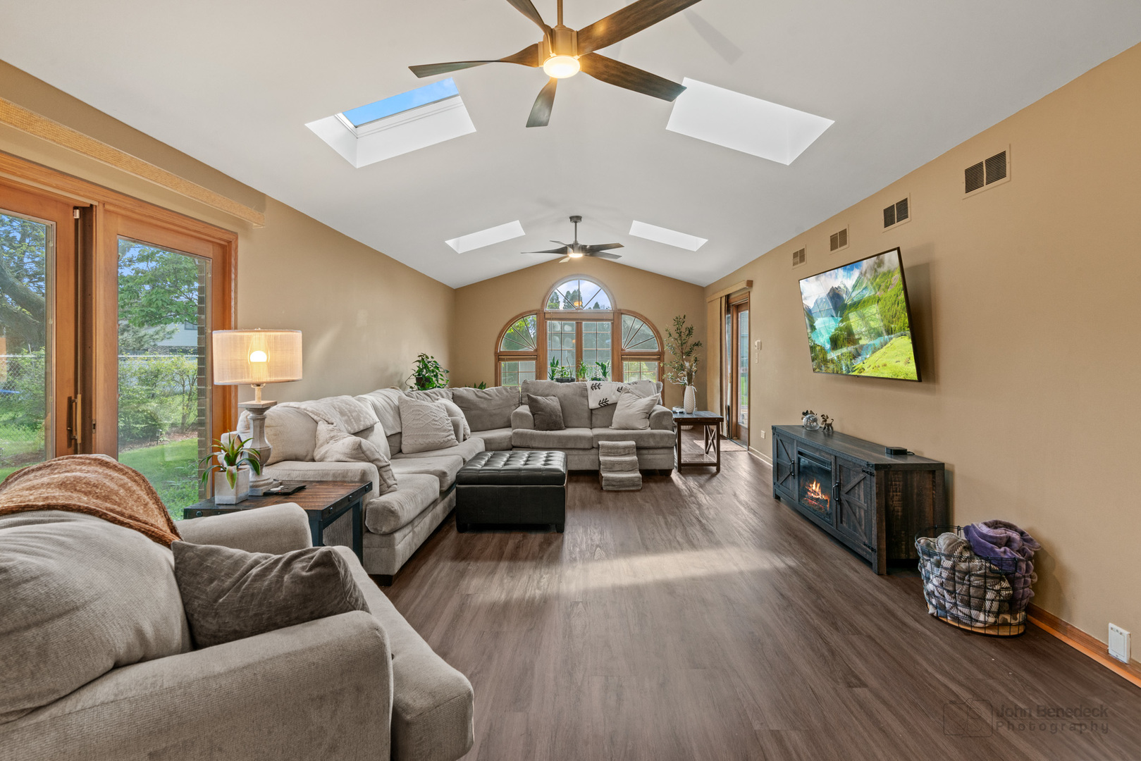 1223 Itasca Road Addison, IL 60101 - Photo 15 of 42 a living room with furniture and a flat screen tv