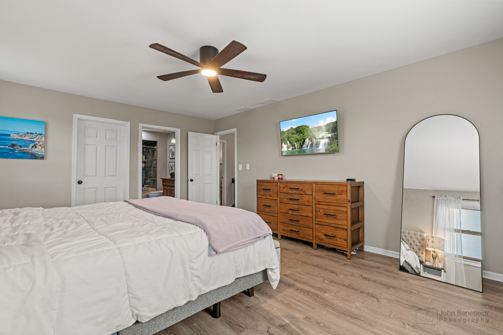 1223 Itasca Road Addison, IL 60101 - Photo 25 of 42 a bedroom with a bed and a dresser