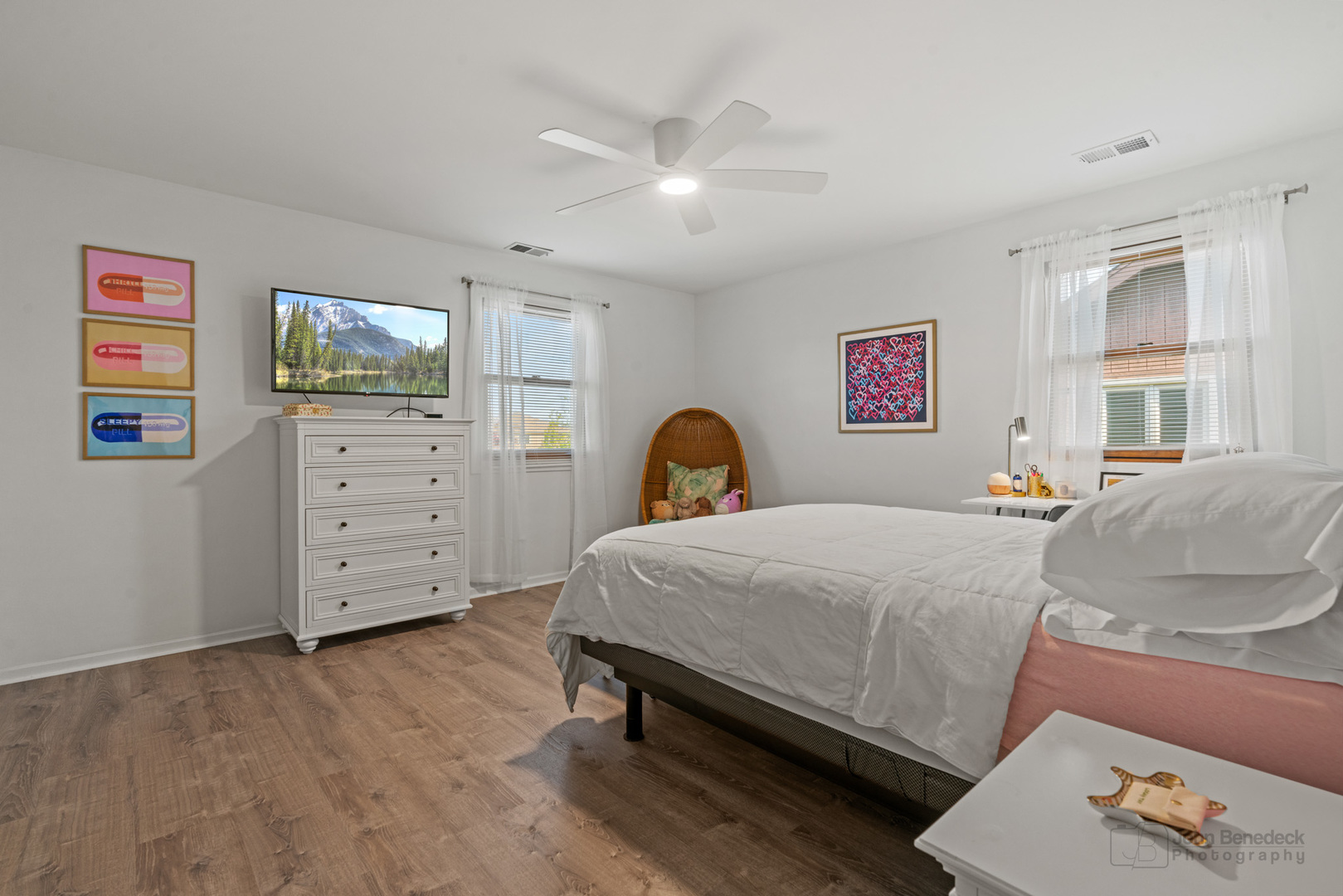 1223 Itasca Road Addison, IL 60101 - Photo 28 of 42 a bedroom with a bed and a dresser