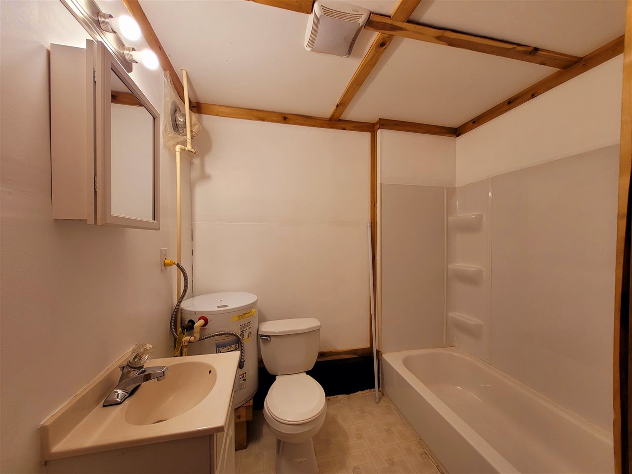 10660 Silsby Road Roscommon, MI 48653 - Photo 16 of 33 1883317-15.JPG