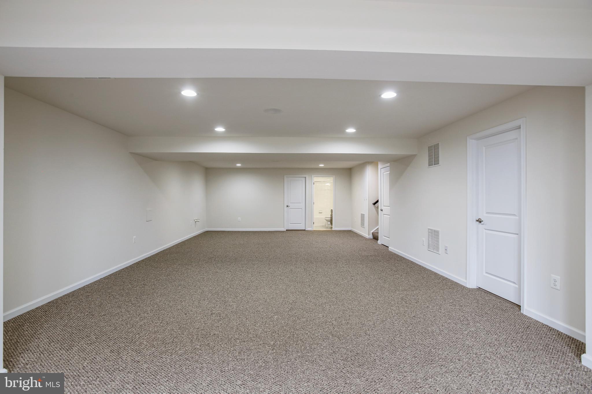 41597 Hoffman Drive Aldie, VA 20105 - Photo 36 of 42 a view of empty room