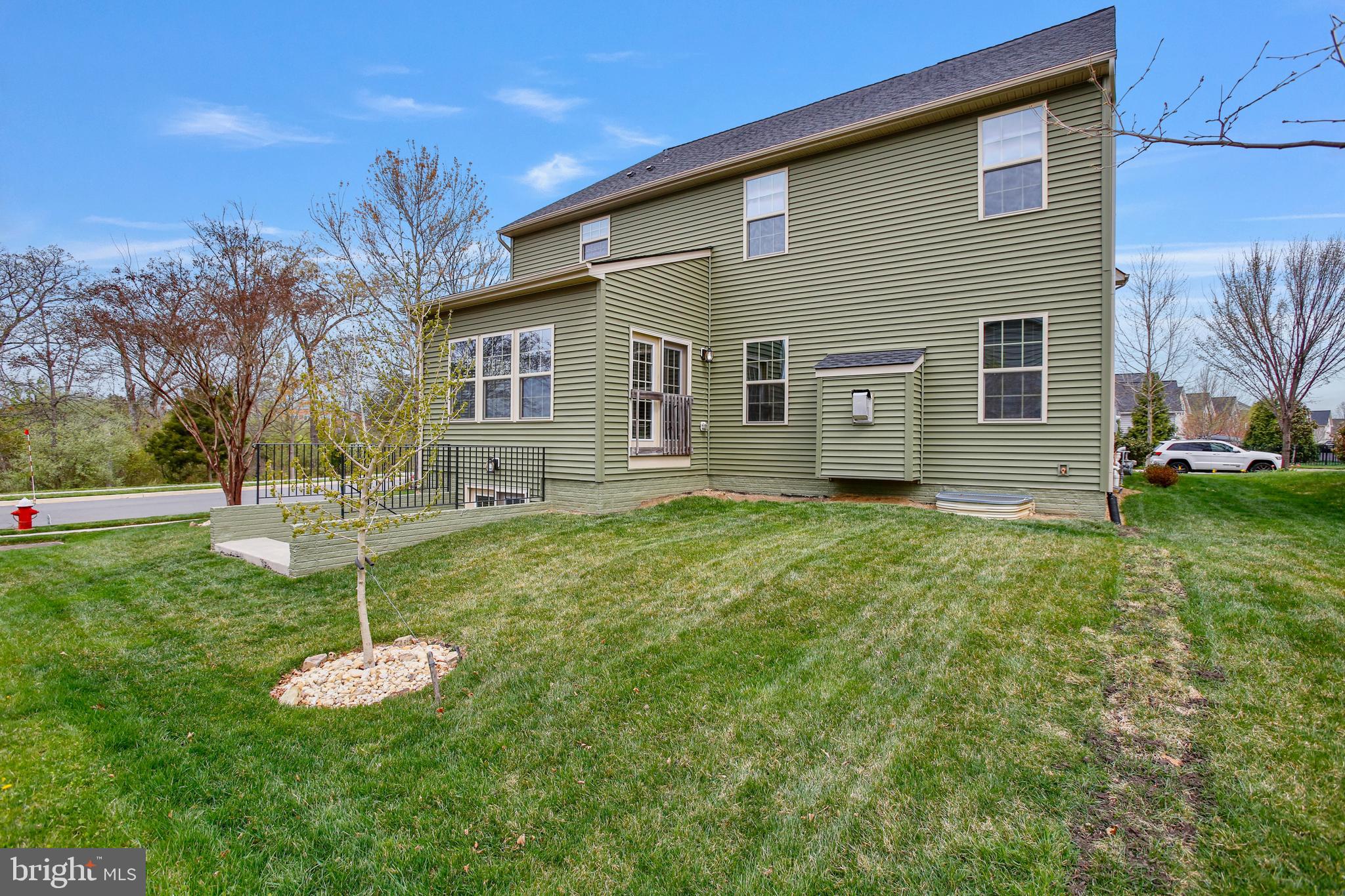 41597 Hoffman Drive Aldie, VA 20105 - Photo 41 of 42 a house view with a garden space