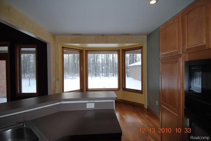 6601 Oakville Waltz Road Carleton, MI 48117 - Photo 5 of 12 Kitchen Nook