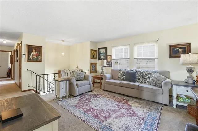 $250,000 | 5421 Crest Drive, Kansas City, KS 66106